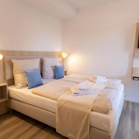 Fairschlafen Boutique Dreibett Kapitänszimmer 1-02, Sauna, Fitness Neustadt in Holstein